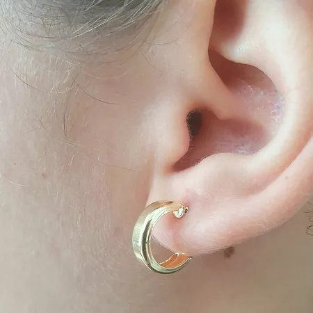 Mini Argola Folheada a Ouro 18K Lisa - Chérie Bijoux