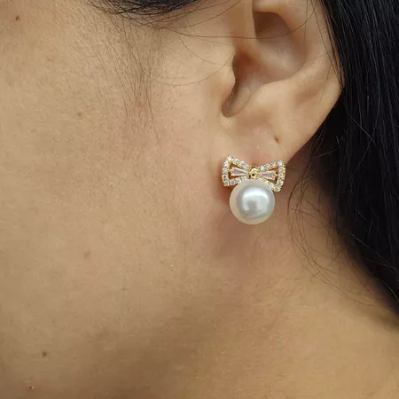 Brinco Com Zircônia Laço Com Pérola Dourada - Chérie Bijoux
