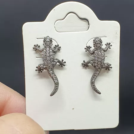 Brinco Folheado Zircônia Lagartixa Grafite Branco - Chérie Bijoux