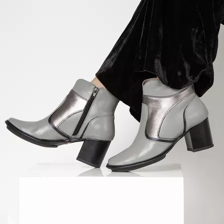 Bota Feminina New Pietra Salto Alto em Couro Cinza... - J.Gean