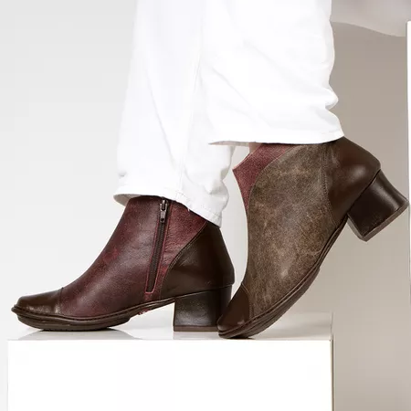 Bota Feminina New Kelly Salto Médio Em Couro Brown... - J.Gean