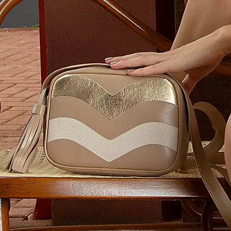 Bolsa Feminina Retangular Em Couro Bege Deserto J.... - J.Gean