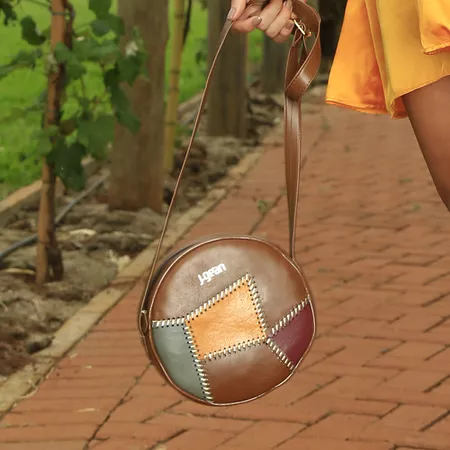 Bolsa Feminina Redonda Em Couro Marrom Conhaque J.... - J.Gean