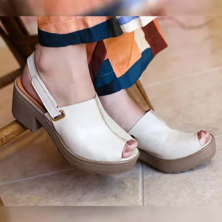 Sandália em Couro Legítimo - 2626-OFF WHITE - PACHECO CALÇADOS