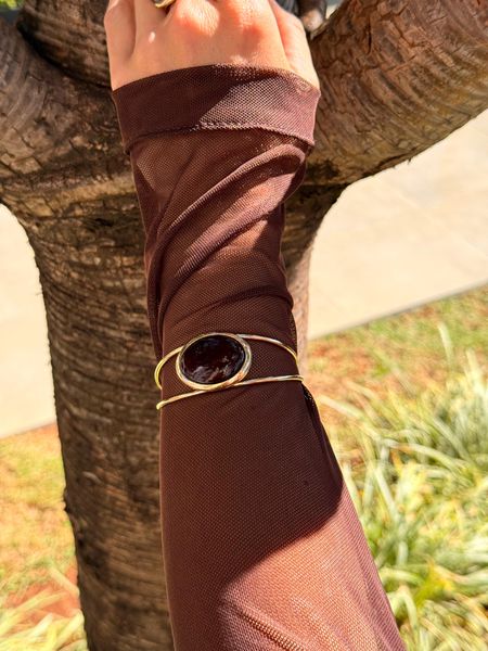 BRACELETE OVAL RESINADO MARROM BANHADO A OURO