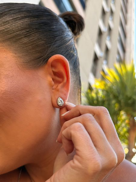 BRINCO GOTINHA CRISTAL CRAVEJADA BANHADA A RÓDIO BRANCO
