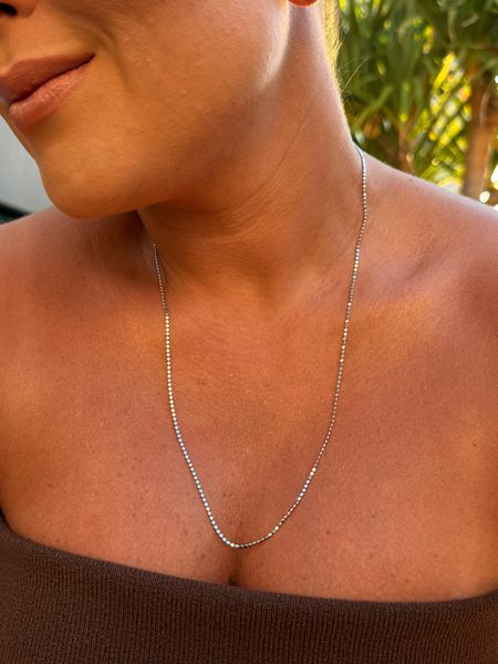 COLAR LONGO CHAPINHAS MINI BANHADO A RÓDIO BRANCO