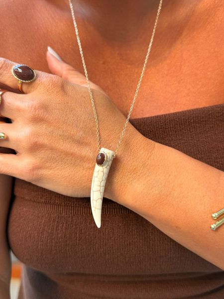 COLAR LONGO BOHO PINGENTE DENTE MARFIM BANHADO A OURO - Dri Ferreira Semi Joias