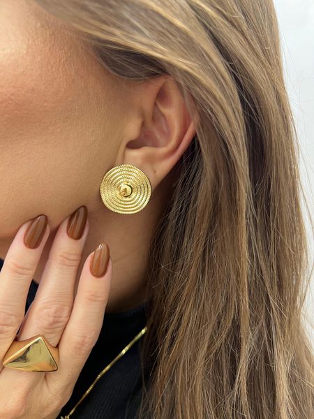 BRINCO CHAPA GLAM P BANHADO A OURO - Dri Ferreira Semi Joias
