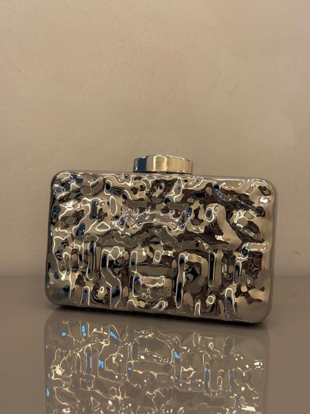 CLUTCH MARTELADA PRATEADA - Dri Ferreira Semi Joias