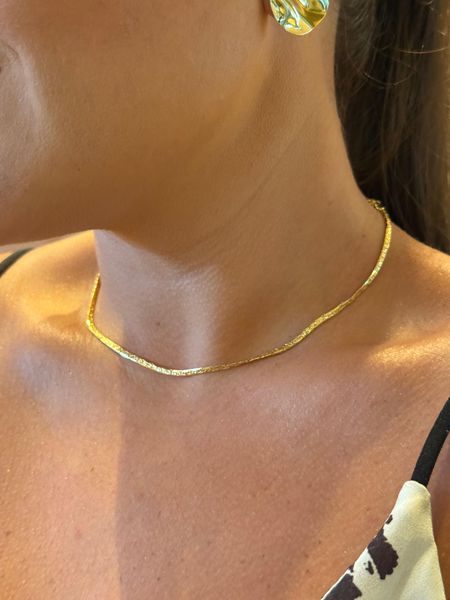 CHOKER FITA FINA DETALHADA BANHADO A OURO