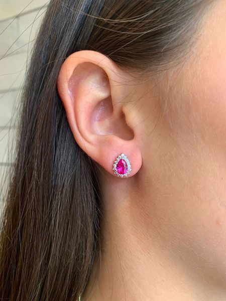 BRINCO GOTINHA PINK CRAVEJADA BANHADA A RÓDIO BRANCO