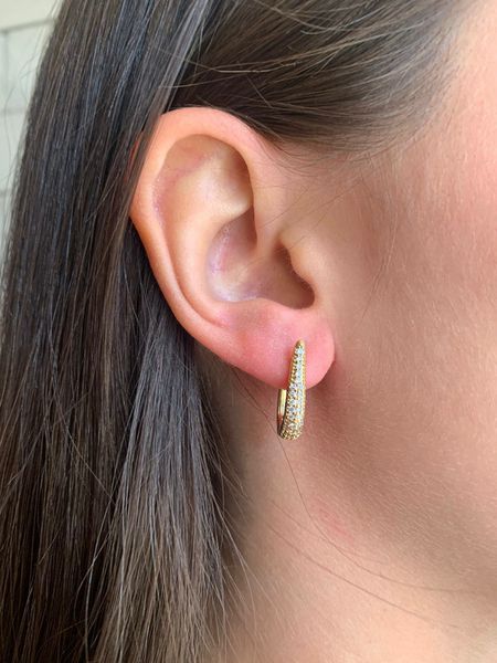 BRINCO ARGOLA CLICK PONTA CRAVEJADA BANHADO A OURO - Dri Ferreira Semi Joias