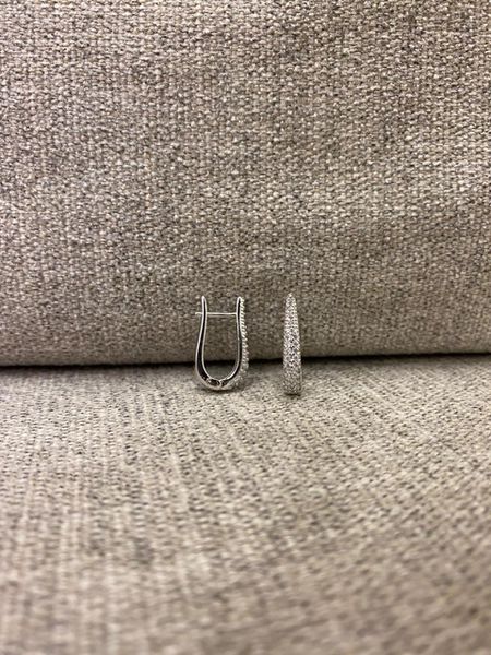 BRINCO ARGOLA CLICK PONTA CRAVEJADA BANHADO A RÓDIO BRANCO - Dri Ferreira Semi Joias