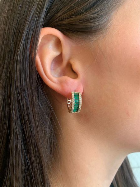 BRINCO ARGOLA CRAVEJADA GR ESMERALDA BANHADO A OURO - Dri Ferreira Semi Joias