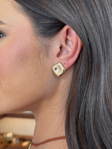 BRINCO CHAPINHA QUADRADA M BANHADO A OURO - Dri Ferreira Semi Joias