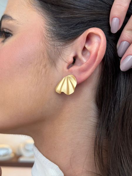 BRINCO LEQUE ACETINADO BANHADO A OURO - Dri Ferreira Semi Joias