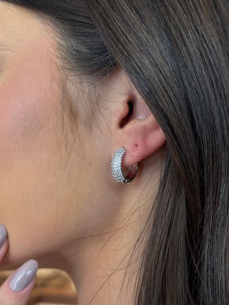 BRINCO ARGOLA CRAVEJADA BANHADA A RÓDIO BRANCO - Dri Ferreira Semi Joias