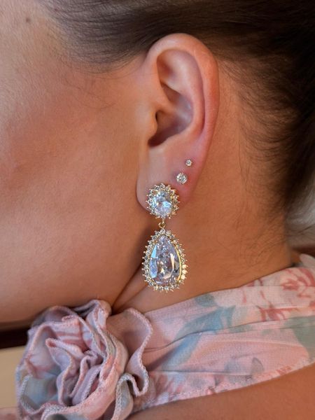 BRINCO PENDENTE GOTA CRAVEJADA BANHADO A OURO - Dri Ferreira Semi Joias