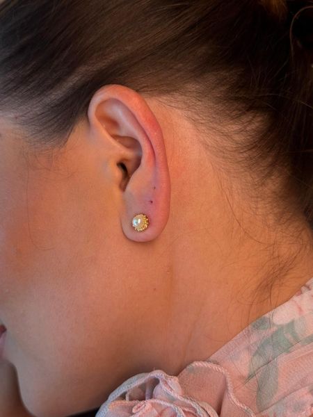 BRINCO MINI PÉROLA BANHADO A OURO - Dri Ferreira Semi Joias