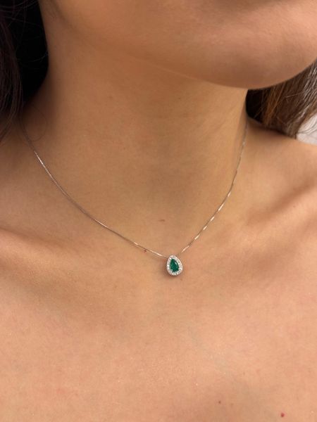 COLAR GOTA ESMERALDA CRAVEJADA BANHADA A RÓDIO BRANCO - Dri Ferreira Semi Joias