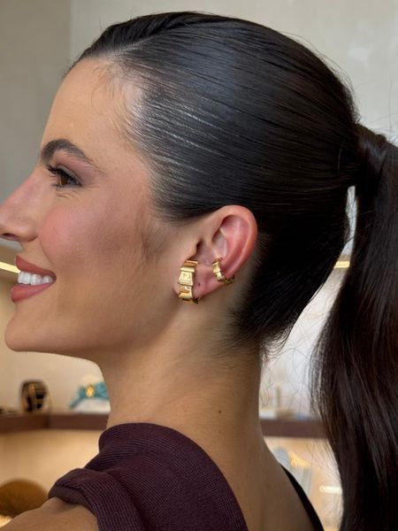 BRINCO EAR HOOK GLAM BANHADO A OURO - Dri Ferreira Semi Joias