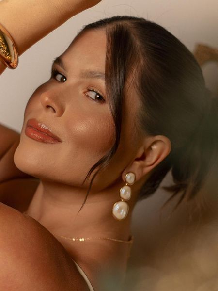 BRINCO CHAPA TRIPLA ORGANIC PEROLADO BANHADO A OURO - Dri Ferreira Semi Joias