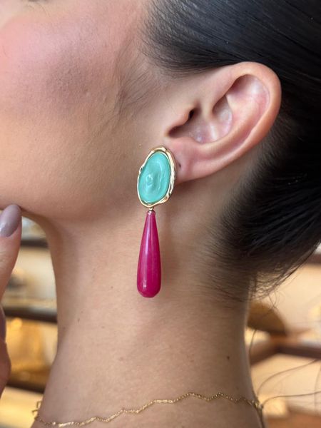 BRINCO ORGANIC RESINADO VERDE ÁGUA E FUCSIA BANHADO A OURO - Dri Ferreira Semi Joias