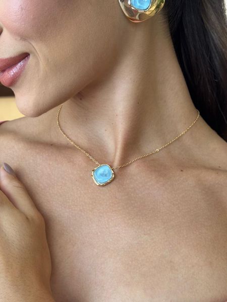 COLAR PINGENTE RESINADO AZUL BANHADO A OURO - Dri Ferreira Semi Joias