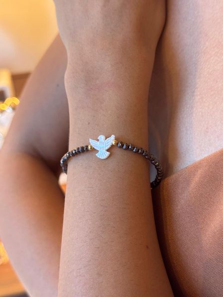 PULSEIRA CRISTAIS E ESPÍRITO SANTO MADREPÉROLA BANHADA A OURO - Dri Ferreira Semi Joias