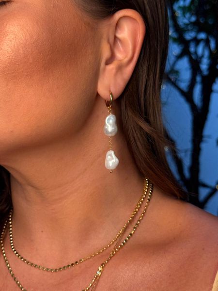 BRINCO ARGOLA E PÉROLAS BARROCAS BANHADO A OURO - Dri Ferreira Semi Joias