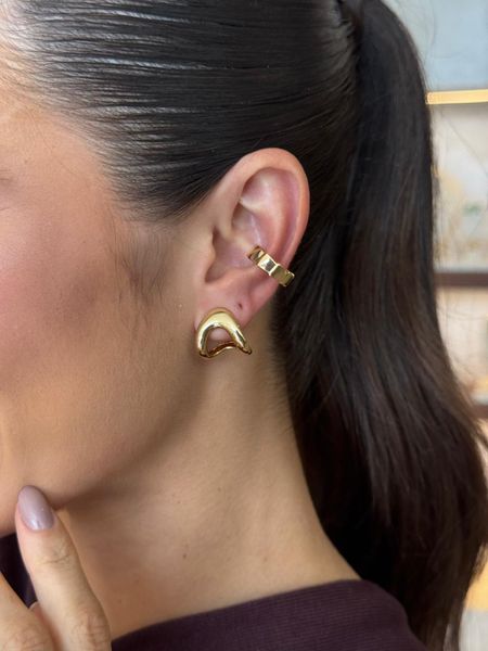 BRINCO ONDA LISA M BANHADO A OURO - Dri Ferreira Semi Joias