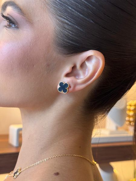 BRINCO TREVO RESINADO PRETO BANHADO A OURO - Dri Ferreira Semi Joias