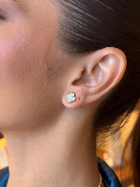 BRINCO TREVINHO RESINADO BRANCO BANHADO A OURO - Dri Ferreira Semi Joias