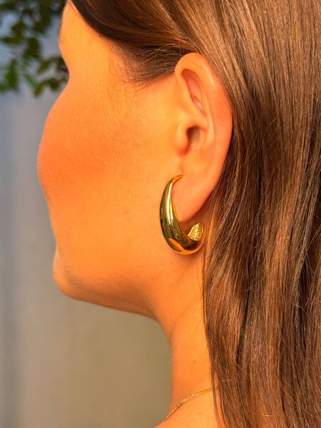 BRINCO EAR HOOK BOLD BANHADO A OURO - Dri Ferreira Semi Joias