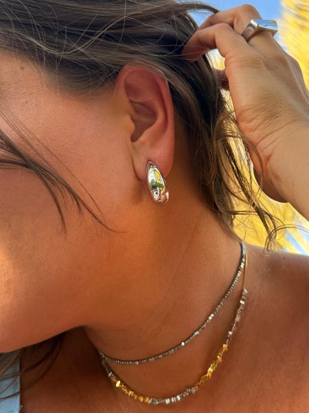 BRINCO ARGOLA GOTA BOLD P BANHADO A RÓDIO BRANCO - Dri Ferreira Semi Joias