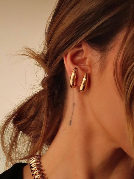 BRINCO EAR HOOK BOLD BANHADO A OURO - Dri Ferreira Semi Joias