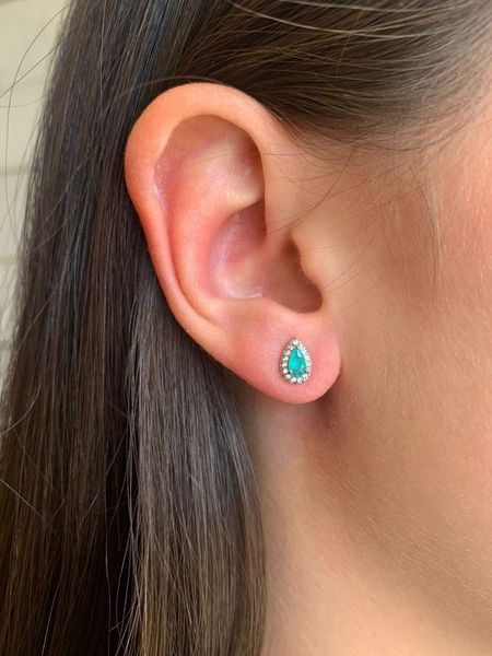 BRINCO MINI GOTINHA TURMALINA CRAVEJADA BANHADA A RÓDIO BRANCO - Dri Ferreira Semi Joias