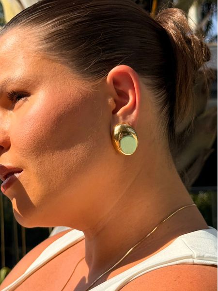 BRINCO BOTÃO OVAL BANHADO A OURO - Dri Ferreira Semi Joias