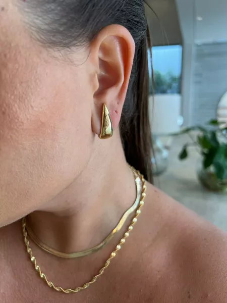 BRINCO EAR HOOK GOTA BANHADO A OURO - Dri Ferreira Semi Joias