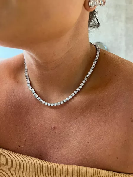 COLAR RIVIERA TRES PONTOS CRISTAL 4MM BANHADO A RÓDIO BRANCO