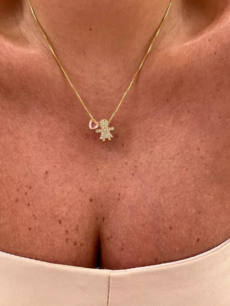 COLAR COM PINGENTE FILHA E CORAÇÃO ROSA BANHADO A OURO - Dri Ferreira Semi Joias