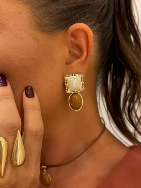 BRINCO CHAPAS BOHO MARROM P BANHADO A OURO - Dri Ferreira Semi Joias