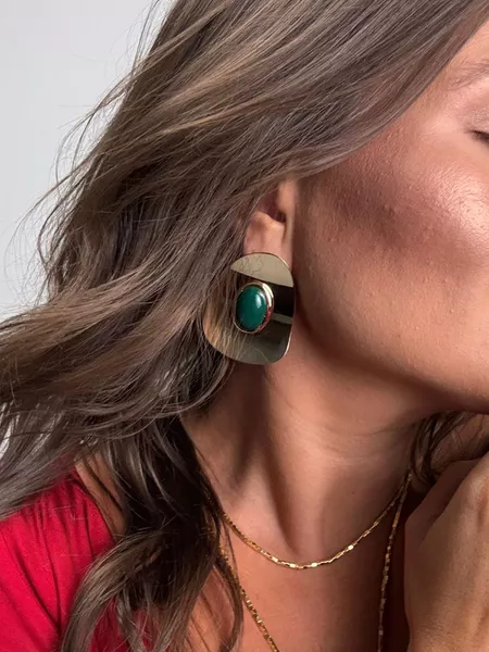 BRINCO BOHO CHAPA RESINADA VERDE BANHADO A OURO - Dri Ferreira Semi Joias