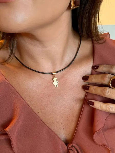 COLAR COURO MARROM E PINGENTE FILHOS BANHADO A OURO - Dri Ferreira Semi Joias