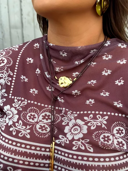 CORDÃO COURINHO BOHO E PINGENTE MARTELADO BANHADO A OURO - Dri Ferreira Semi Joias
