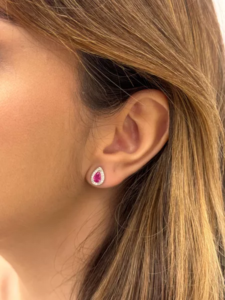 BRINCO GOTINHA PINK CRAVEJADA BANHADA A RÓDIO BRANCO - Dri Ferreira Semi Joias