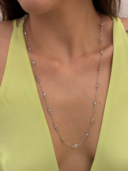 COLAR LONGO CRISTAIS BANHADO A RÓDIO BRANCO