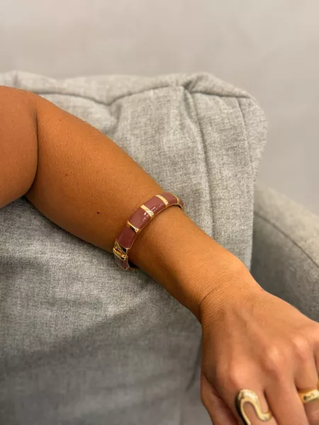 BRACELETE RESINADO MARROM DETALHADO BANHADO A OURO - Dri Ferreira Semi Joias