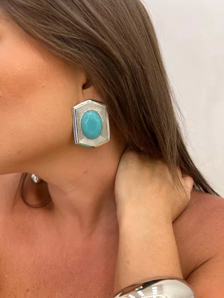 BRINCO CHAPA HEXÁGONO COM PEDRA BANHADO A RÓDIO